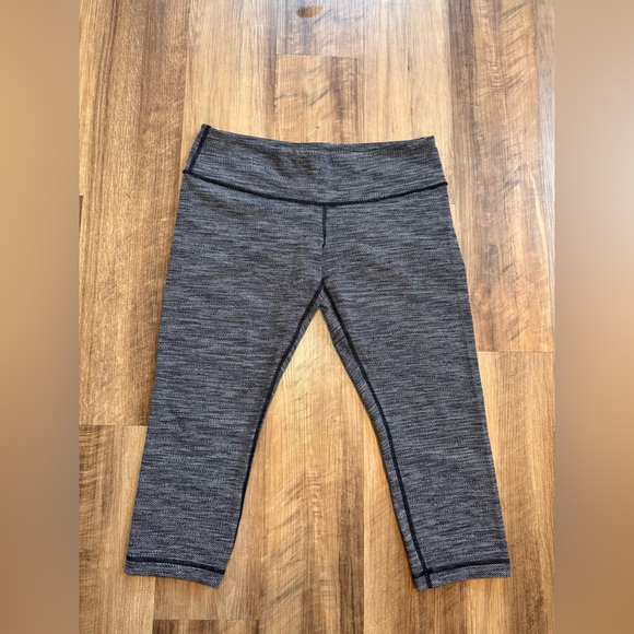 lululemon athletica Pants - Lululemon Dark Grey Heather Knee Capri Length Leggings